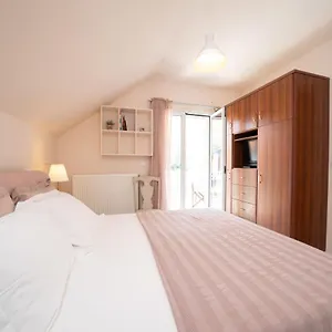 https://christinas-place.kefaloniahotels.net