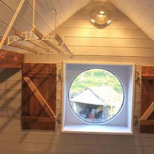 https://villa-the-scullery-a-quirky-annex-with-wood-fire.yorkshirehotels.net